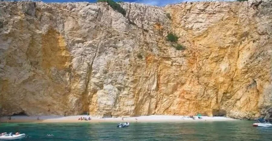 3,5h Wild Bays: Swim & Snorkel with Capt. Bobo (Public) - The dinghy and the beach stops