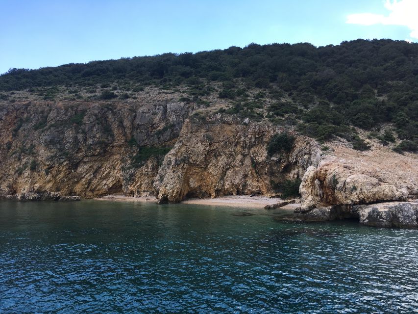 5h Plavnik Island: Swim & Snorkel with Capt. Bobo (Public) - Captain Bobo and the small-boat difference