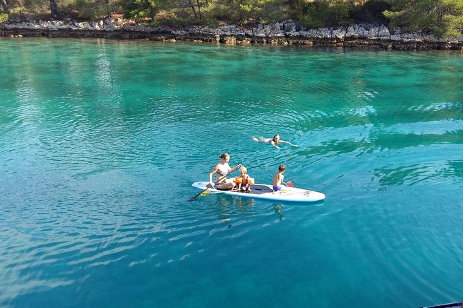 All Inclusive Brac and Solta islands swimming cruise - The Polaris is set up for a long day outside
