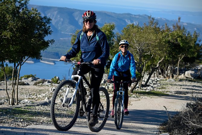 Biking Vidova - Skrip & museum of olive oil - Splitska - Postira - Timing, weather, and practical details