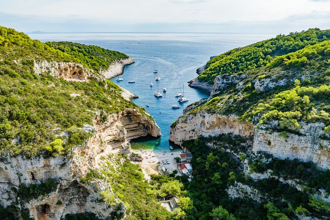 BLUE CAVE & 5 islands tour from Hvar - Swimming in Budikovac’s turquoise lagoon