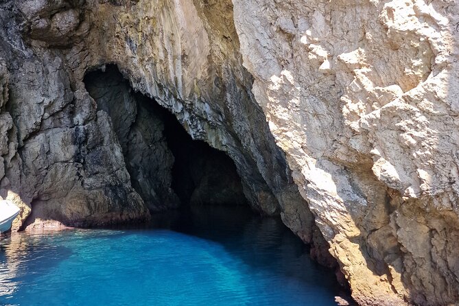 BLUE CAVE & 5 islands tour from Hvar - The surprise stop and the value of the route