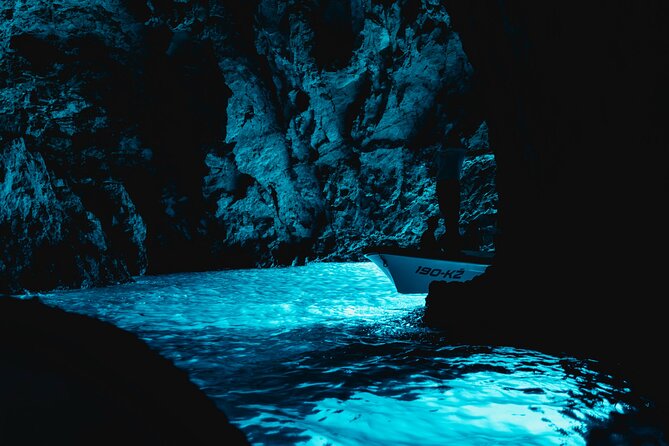 Blue Cave & 6 Islands Speedboat Tour From Split or Podstrana - Six islands, one long day, and a very fast boat