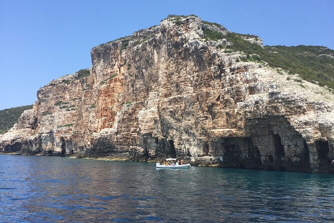 Blue Cave and Town Hvar with 5 Island Boat Tour - Komiža and the fishing life of Vis