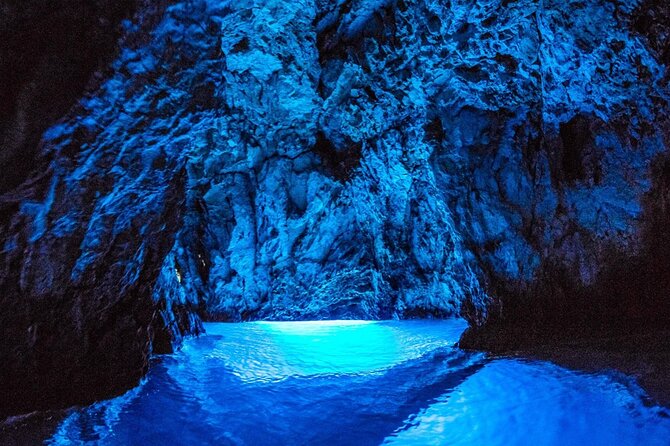 Blue cave group tour with swimming and snorkelling from Hvar - Why the Blue Cave trip makes sense from Hvar