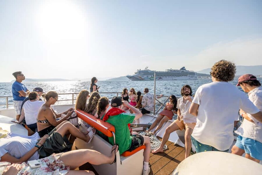 Blue Lagoon & Islands Day Cruise from Split with Lunch - Lunch onboard, with a practical menu