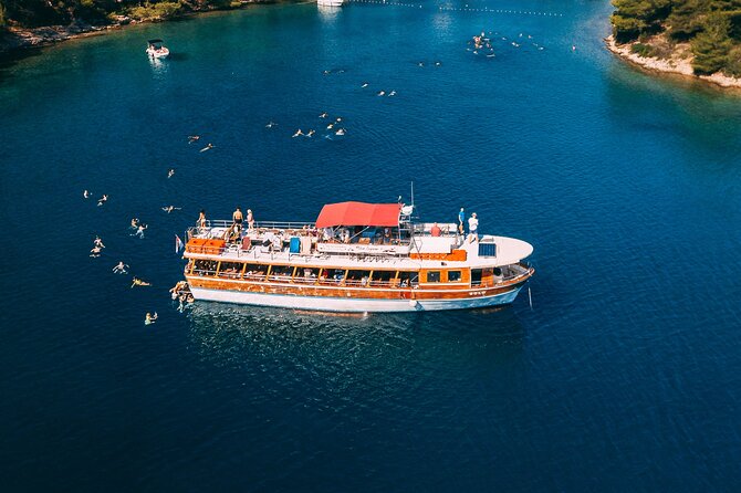Blue Lagoon & Šolta Island from Trogir LUNCH & DRINKS INCLUDED - Lunch under the pine trees