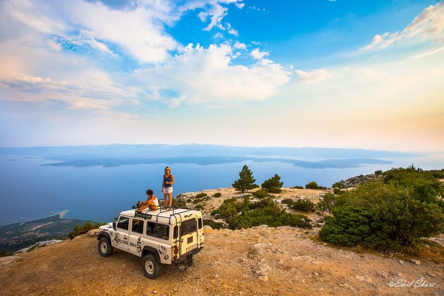 Brač: Island Exploration Tour by Four-Wheel Drive Jeep - From Splitska to Škrip’s olive oil tradition