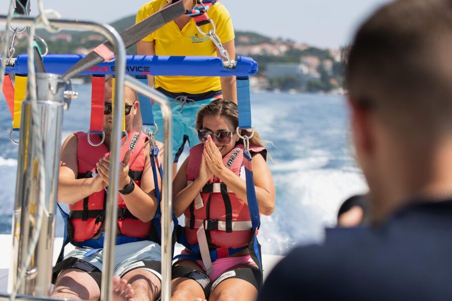 Cavtat: Parasailing - What the 10-minute flight feels like