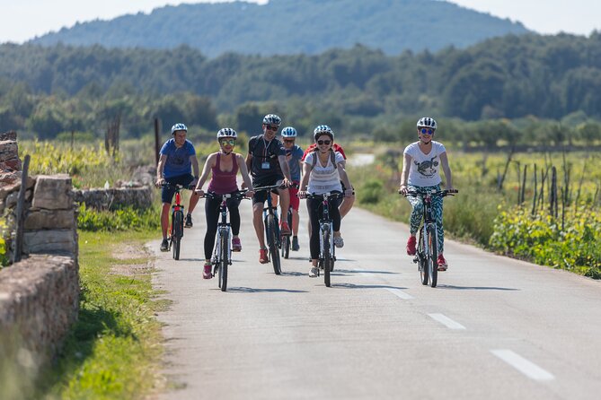 Cycle Hvar Tour - Starting in ancient Stari Grad