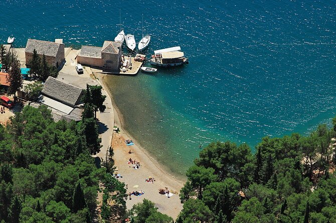 Dalmatian route - Panoramic flight over Brač, Hvar, Šolta & Split from Brač - Who will get the most from this private flight