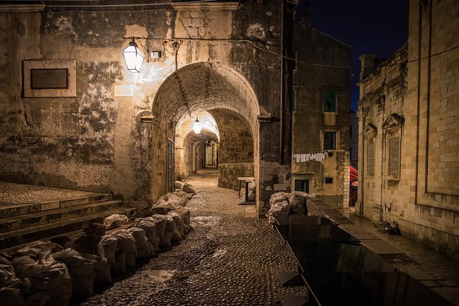 Dark Tales of the Old Town - The Old Town route and its shadowed lanes