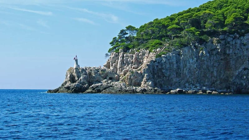Dubrovnik: 3 Island Boat Tour with Lunch and Guide - What lunch and drinks are really worth