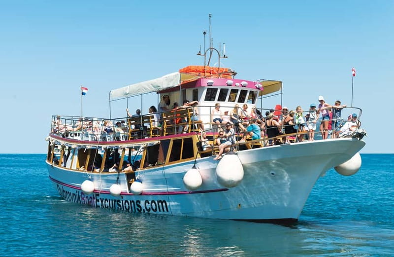 Dubrovnik: 3 Islands Boat Trip with Drinks (FR, ES, IT, EN) - Leaving Dubrovnik and settling onto the three-deck boat