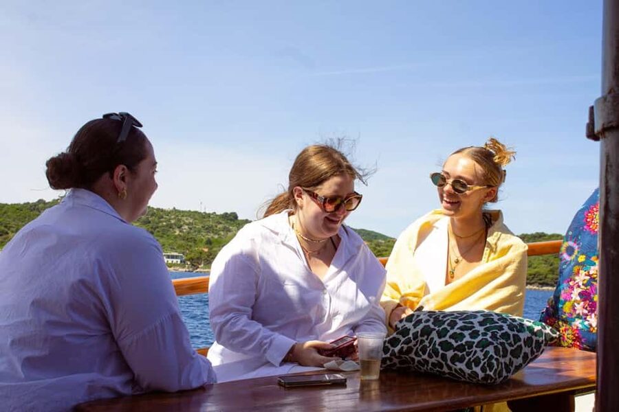 Dubrovnik: 6 hours Blue cave & Elaphiti with optional lunch - Leaving from Gruž and settling into the cruise