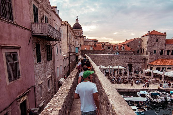 Dubrovnik: Ancient City Walls & Wars Walking Tour - How the guide affects the experience