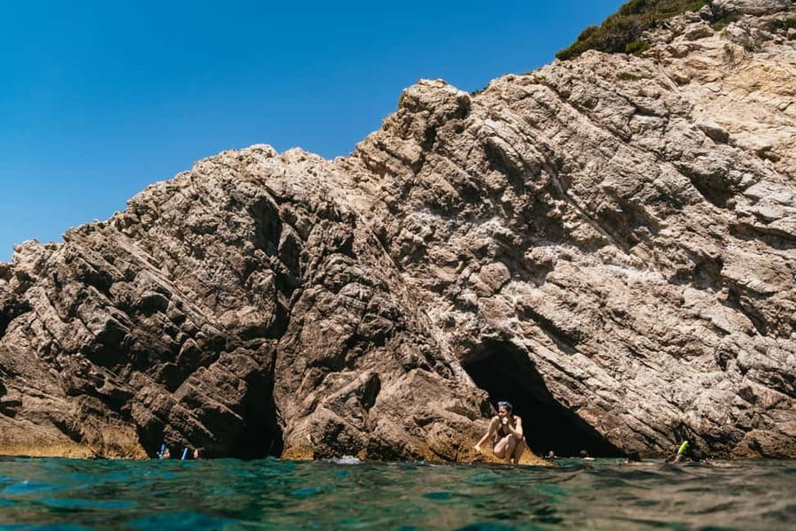 Dubrovnik: Blue Cave and Elafit Small Group Boat Exploration - The blue-water start at Kolocep Island
