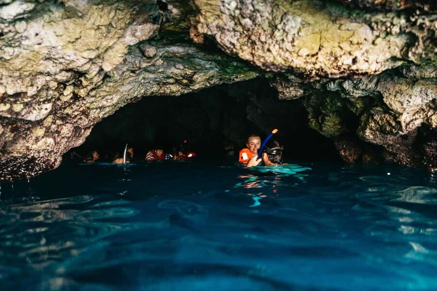 Dubrovnik: Blue Cave and Elafit Small Group Boat Exploration - Entering the Blue Cave