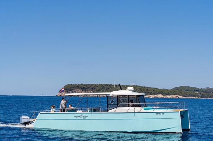 Dubrovnik: Blue Cave Catamaran Tour with Drinks and Snorkel - The crew and the level of attention