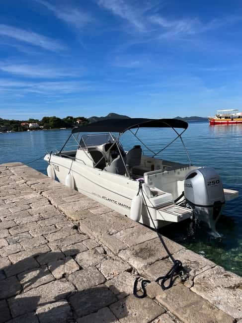 Dubrovnik: Blue Cave Tour by Speedboat with Small Group - Entering the Blue Cave on Koločep