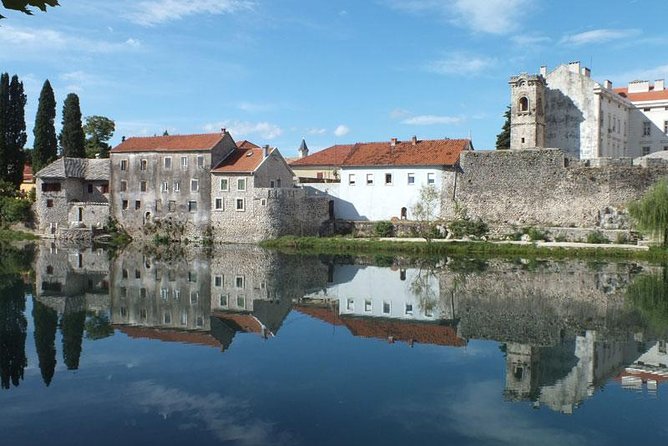 Dubrovnik Bosnia-Herzegovina Half-Day Wine Tour with Tastings - Crossing into Bosnia and Herzegovina