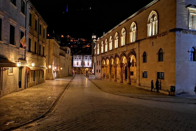 Dubrovnik By Night Walking Tour - Meeting the Guide at Amerling Fountain