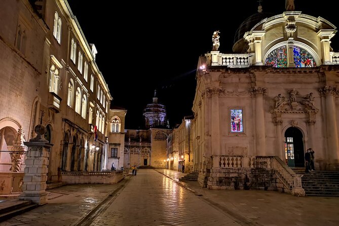 Dubrovnik By Night Walking Tour - Gundulić Square and the Jesuit Stairs