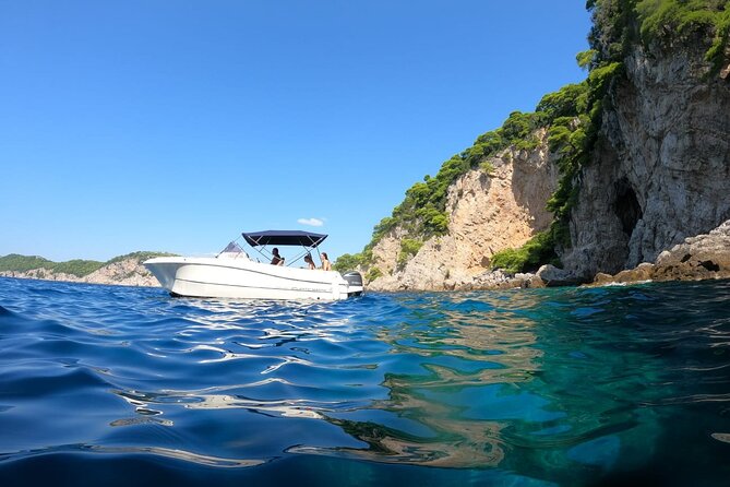 Dubrovnik cave experience swimming tour - What the small boat changes
