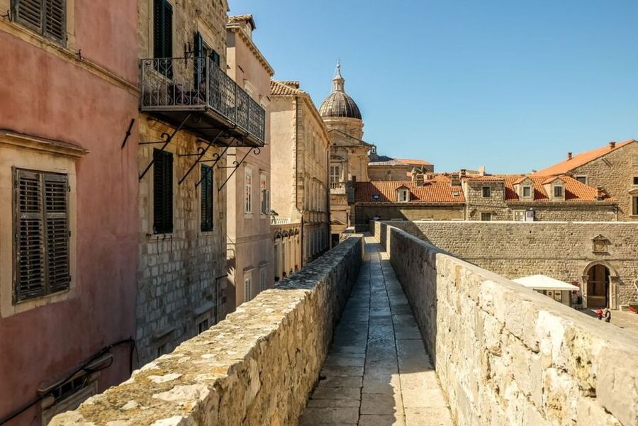 Dubrovnik: City Walls Private Guided Walking Tour - Walking the 1,940-meter wall circuit