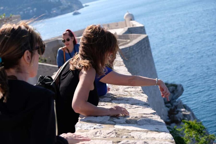 Dubrovnik: City Walls Tour for Early Birds & Sunset Chaser - The guides are part of the value