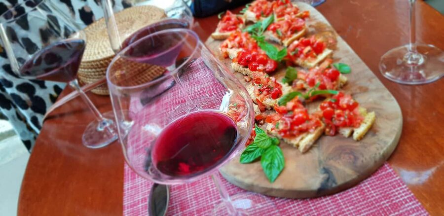 Dubrovnik: Croatian Food, Wine & Old Town Highlights Tour - Dessert and coffee in a historic setting