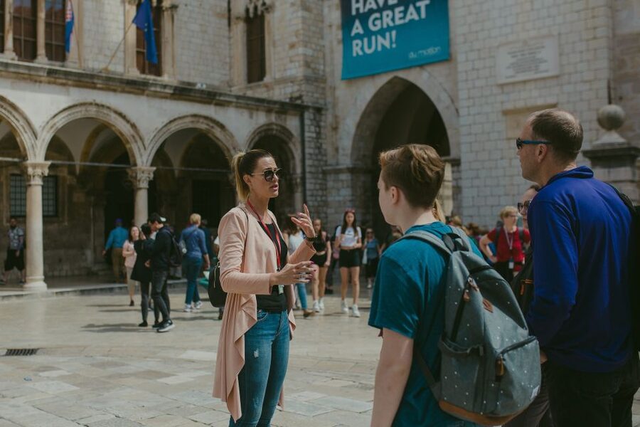Dubrovnik: Early Bird Walking Tour - Walking the empty Stradun