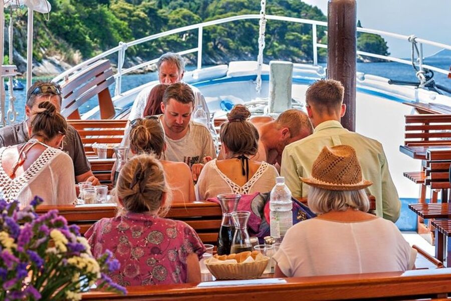 Dubrovnik: Elaphite Islands Cruise with Lunch and Drinks - Lunch and the long Lopud pause