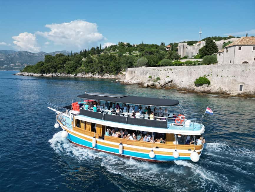 Dubrovnik: Elaphite Islands Cruise with Lunch and Drinks - Leaving Dubrovnik behind