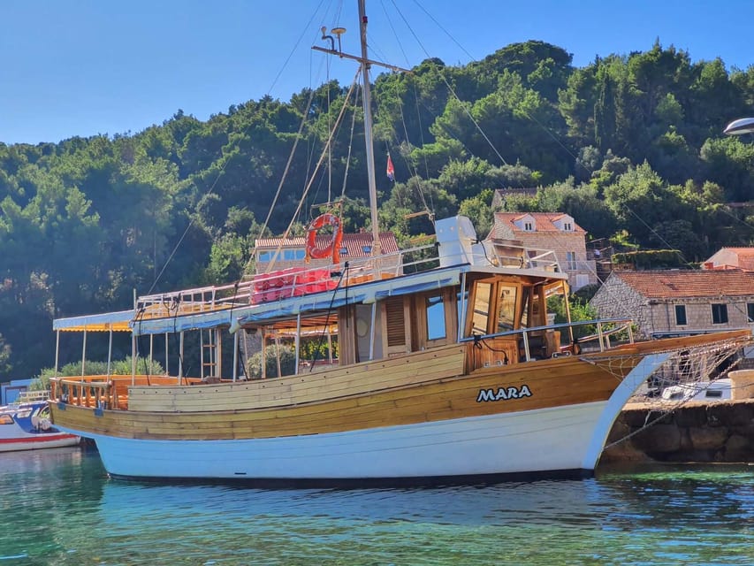 Dubrovnik: Elaphiti Islands Boat Cruise with Lunch & Drinks - Lopud is where the day opens up