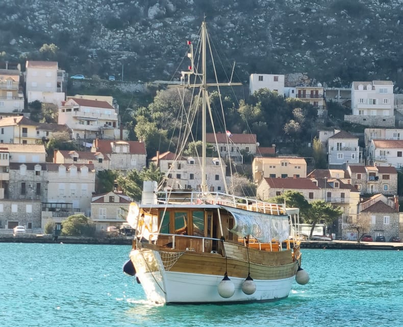 Dubrovnik: Elaphiti Islands Boat Cruise with Lunch & Drinks - Lunch, wine, and soft drinks keep the day simple