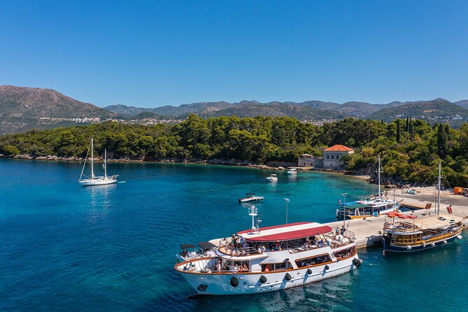 Dubrovnik: Elaphiti Islands Full-Day Cruise with Lunch - Crew service and the pace of the day
