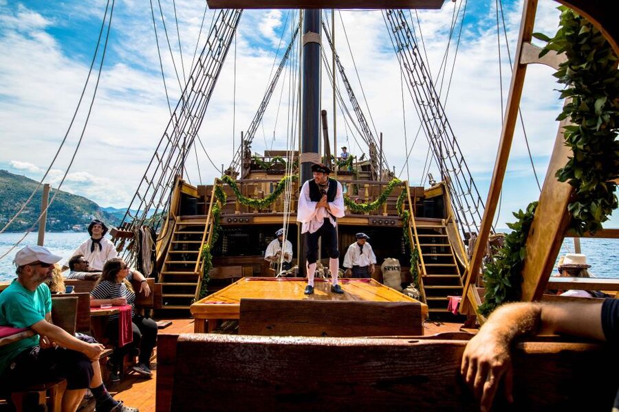 Dubrovnik: Galleon Sunset Cruise with a Live Guide & Drink - Booking details worth getting right