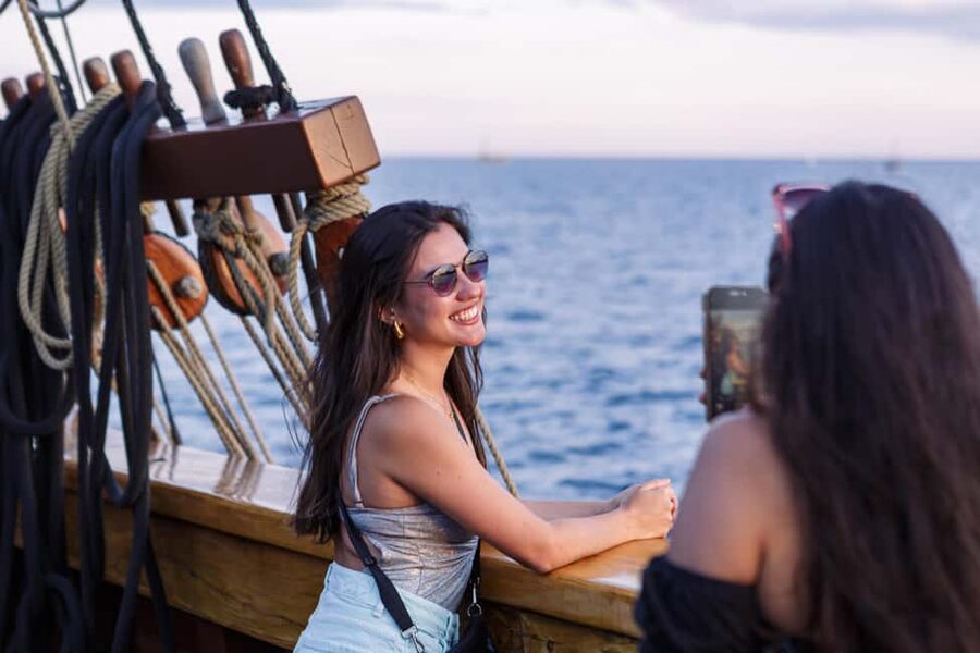 Dubrovnik: Galleon Sunset Cruise with a Live Guide & Drink - Why the 1.5-hour length works well