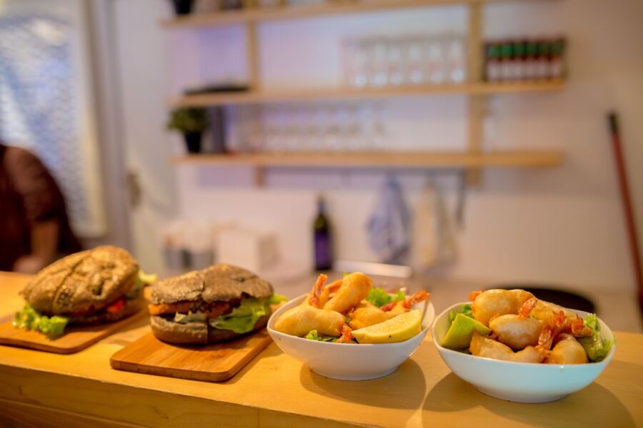 Dubrovnik Gastronomy: 3-Hour Food and Wine Tour - The Old Town sightseeing between plates