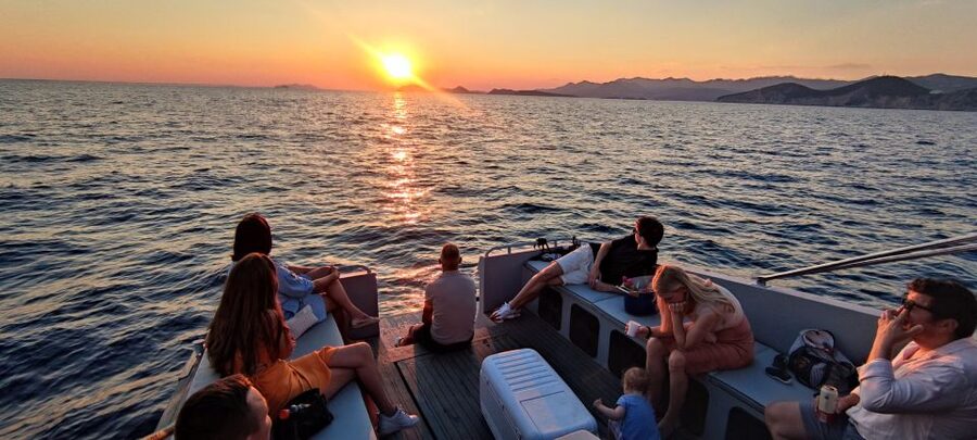 Dubrovnik: Golden Hour Sunset Cruise - Comfort, weather, and the one serious warning