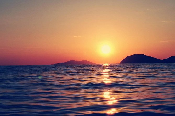 Dubrovnik: Golden Hour Sunset Cruise with Drinks - A small boat can mean a better evening
