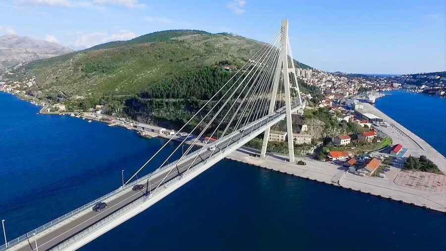 Dubrovnik: Guided Sightseeing Tour by Minivan - Arriving at Pile Gate and exploring on your own