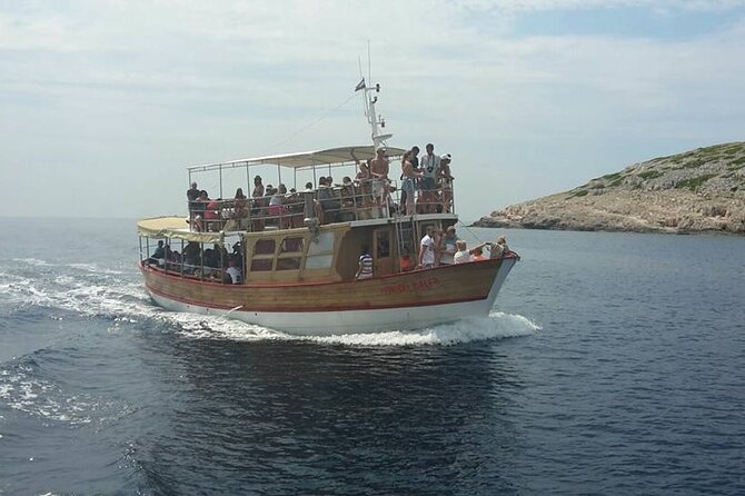 Dubrovnik Islands Boat Tour with Lunch and Unlimited Drinks - Lunch on the boat, grilled while you watch