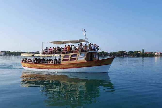 Dubrovnik Islands Boat Tour with Lunch and Unlimited Drinks - Unlimited drinks and the social side of the cruise