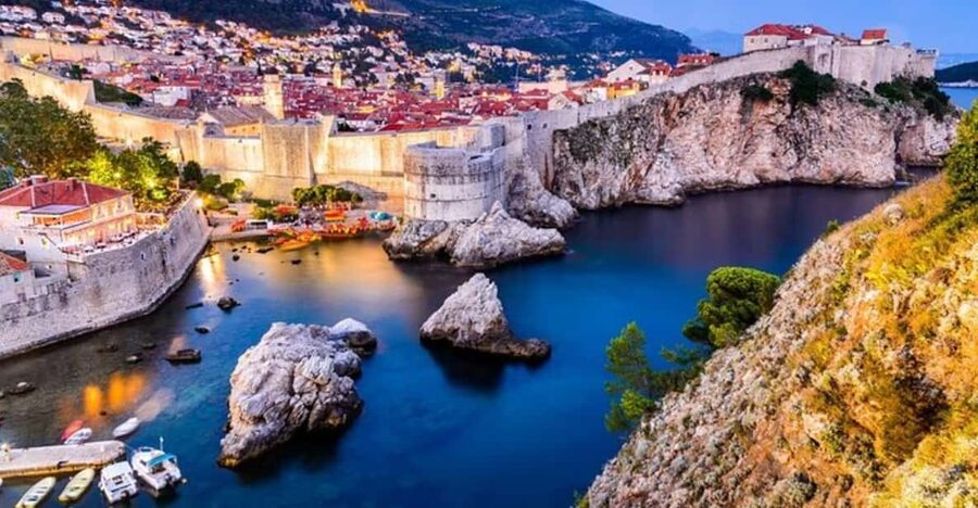 Dubrovnik : Must-See Private Walking Tour With A Guide - Stari Grad, Palaces, and the Franciscan Monastery