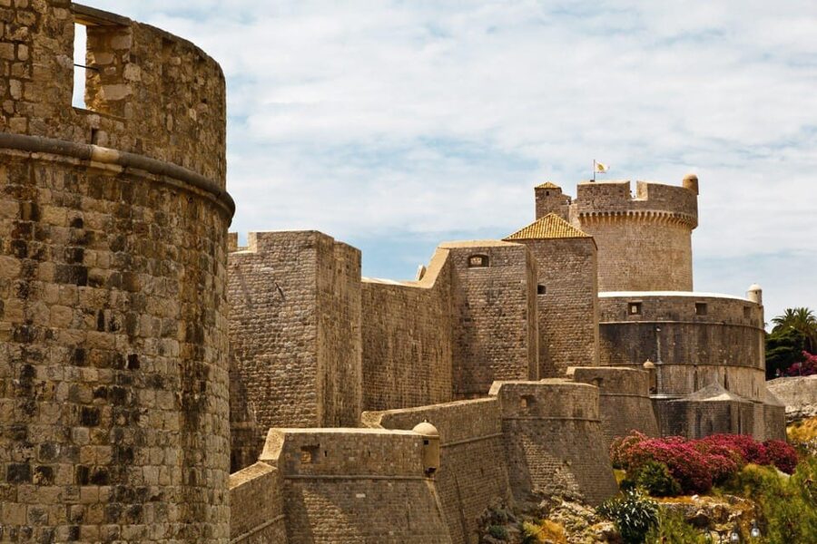 Dubrovnik: Old Town & City Walls Guided Tours Combo - Small details that improve the day