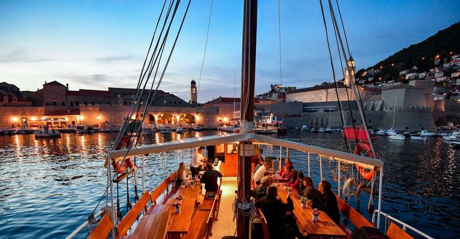 Dubrovnik: Old Town Cruise with Lunch - The City Walls from the Adriatic