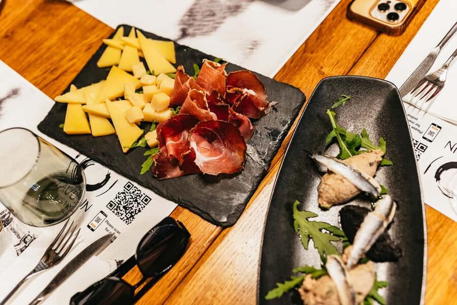 Dubrovnik: Old Town Food Tour - Timing, weather, and small practical details