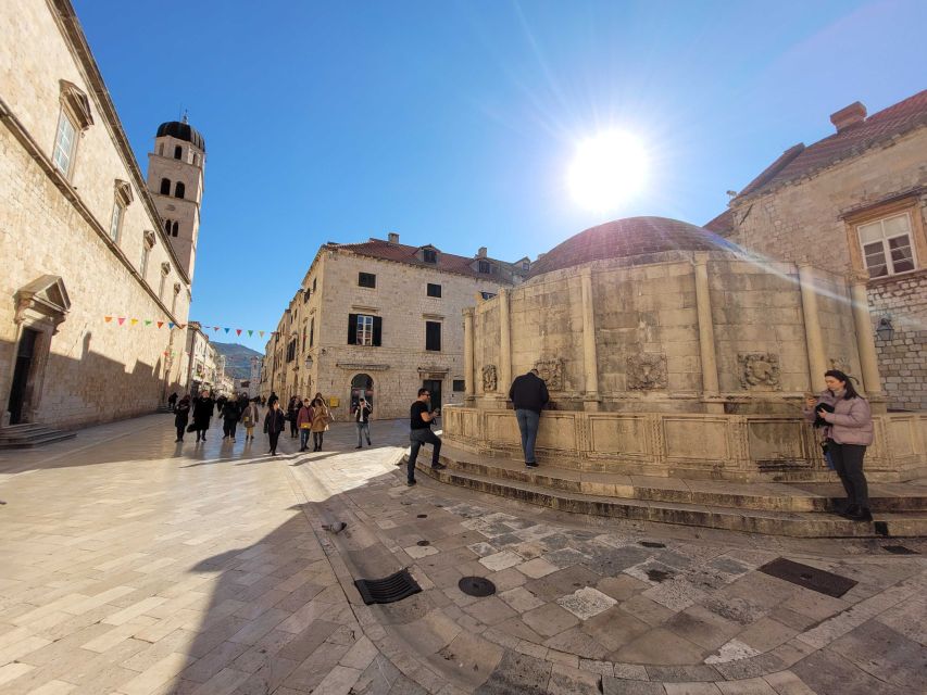 Dubrovnik: Old Town Highlights Tour with Audio Guide - Architecture, views, and Dubrovnik’s screen history